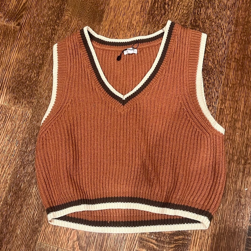 BNWT sweater vest